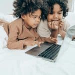 Screen Time Guidelines: Balancing Tech with Traditional Play